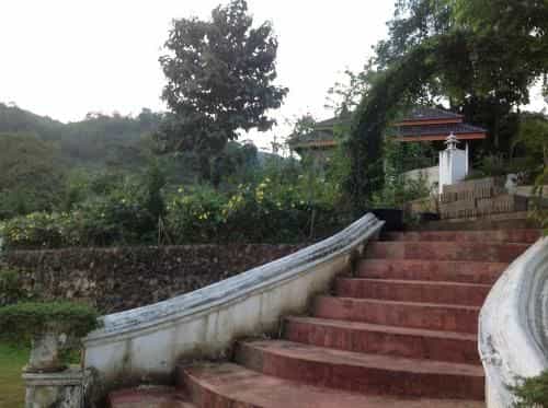 เรือนร้อย ล้านนา รีสอร์ต