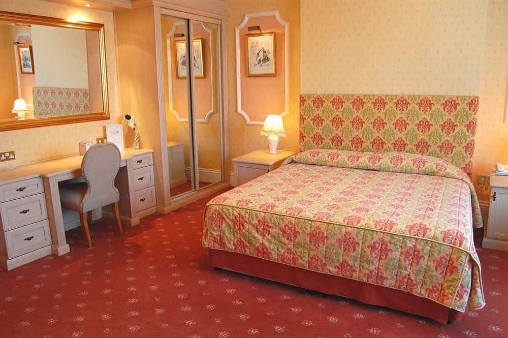 Walton Cottage Hotel and Suites