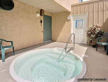 Super 8 Motel - Sicamous