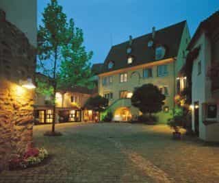 A la Cour D' Alsace