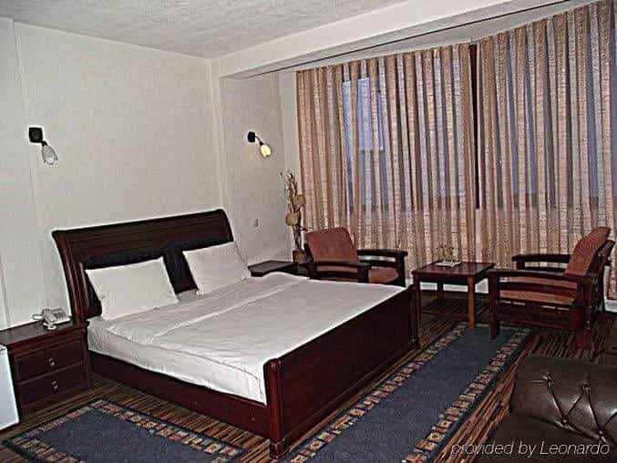 Denis hotel Pristina