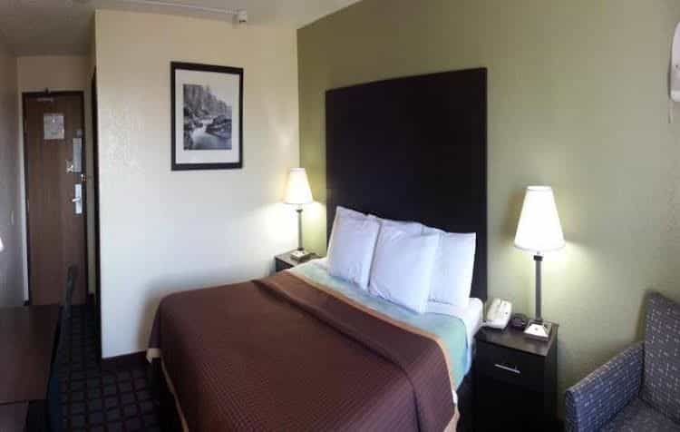 Super 8 Motel - Saginaw