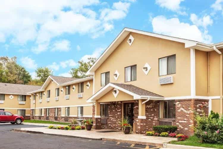 Super 8 Motel - Sterling Heights/Detroit Area