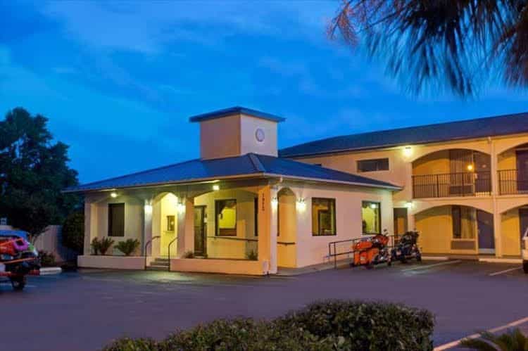 Super 8 Motel - Walterboro