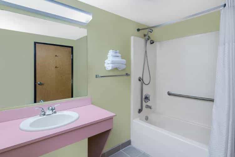 Newton - Days Inn