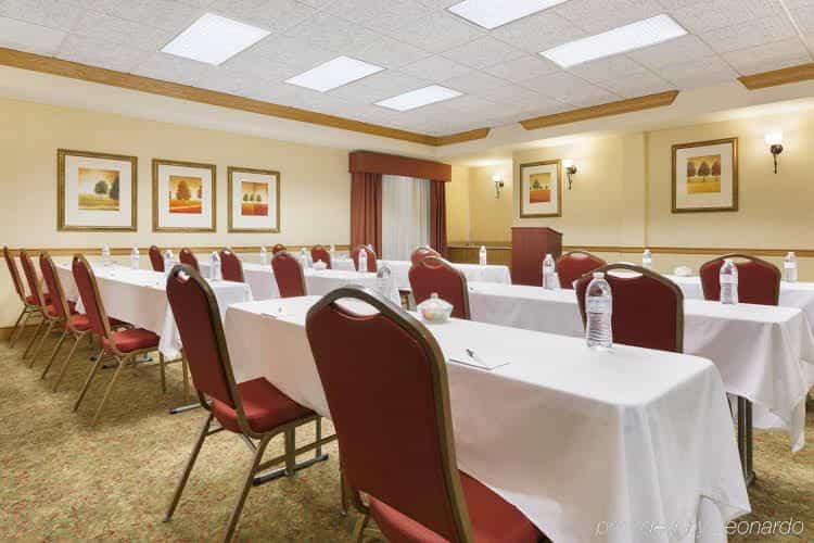 Country Inn & Suites