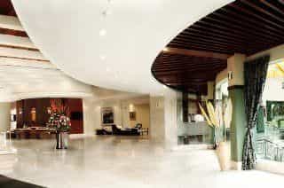 โรงแรมบานาน่า อินน์