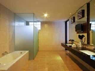 โรงแรมสการ์เล็ต ดาโก