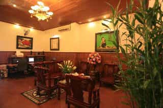 Lucky 2 Hotel & Travel