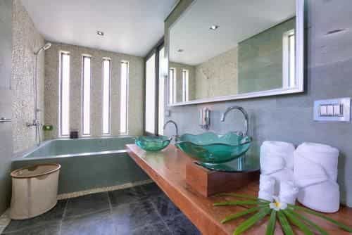 Villa U
