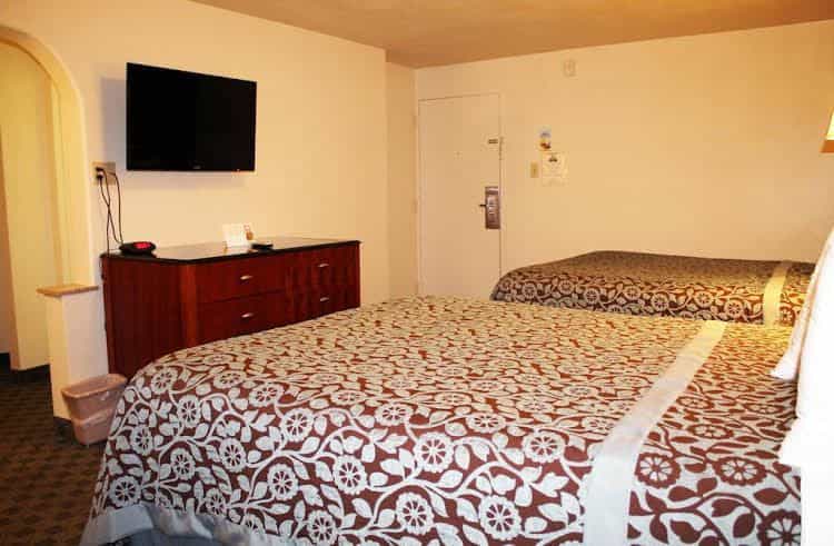 Econo Lodge Inn and Suites Tyler