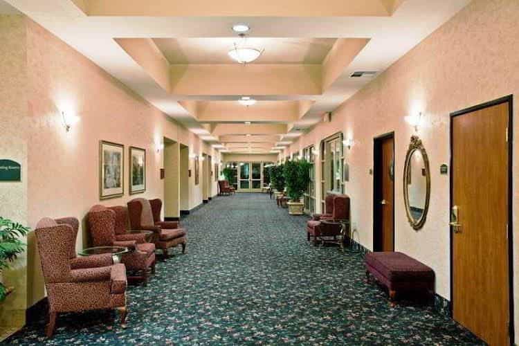 Holiday Inn Express and Suites Elk Grove East