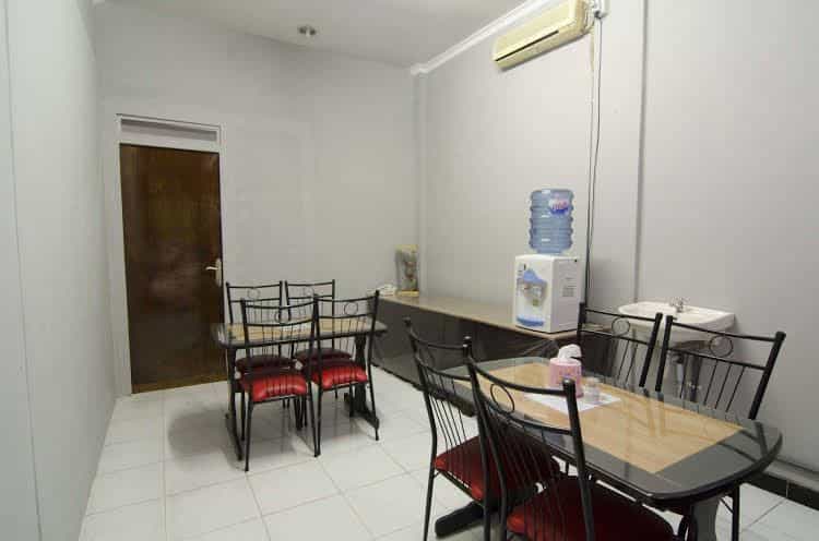 RedDoorz Raya Ngagel
