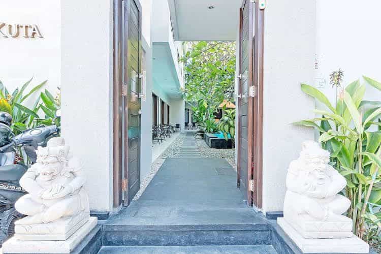 ZEN Rooms Kuta Theater
