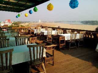 Sengtawan Riverside Hotel