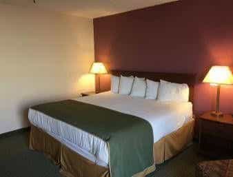 Days Inn and Suites Mt Pleasant
