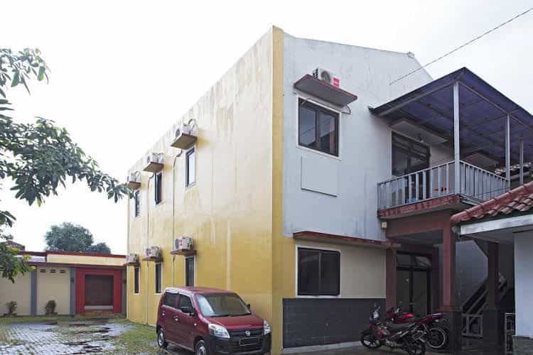 RedDoorz @ Pinang Tangerang RedDoorz @ Pinang Tangerang