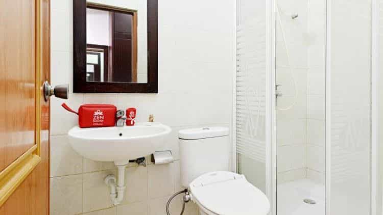 ZEN Rooms Kuningan Tiong