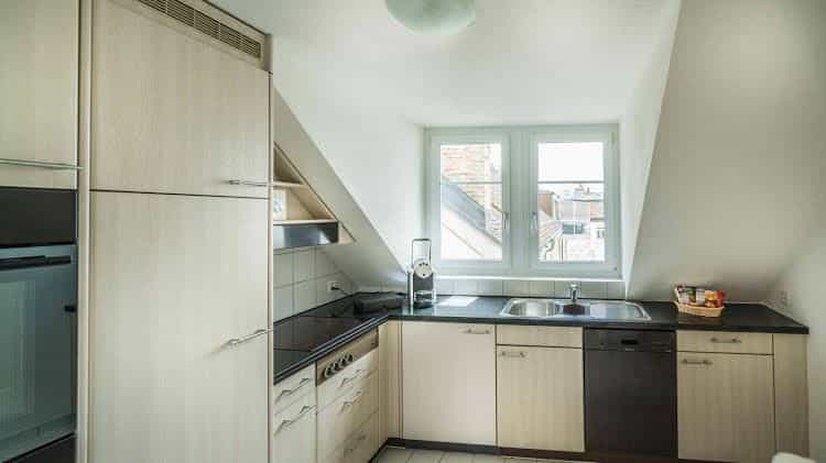 Lowenplatz Apartment near Station by Airhome