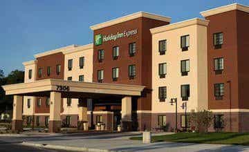 Holiday Inn Express and Suites Omaha South Ralston Arena