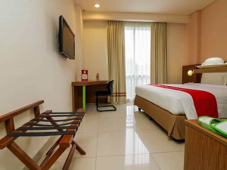 NIDA Rooms Tebet Pancoran Statue Dukuh Patra Raya