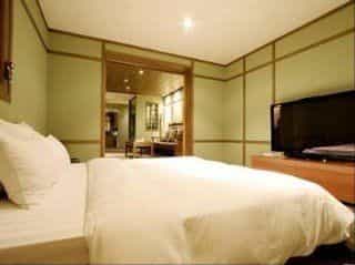 Max Hotel