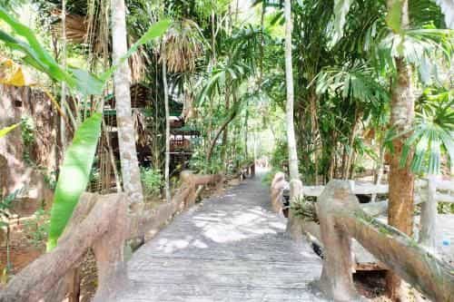 OYO 604 Ruen Mai Horm Resort OYO 604 Ruen Mai Horm Resort