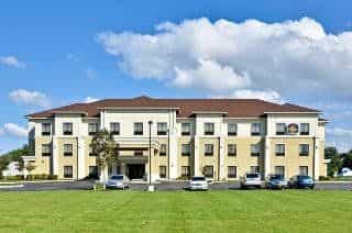 La Quinta Inn & Suites By Wyndham Lackawanna