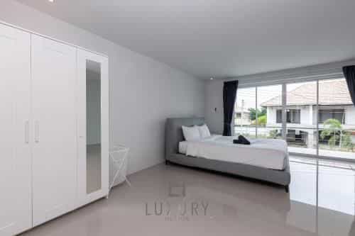 Modern 4 Bedroom Pool Villa - VY