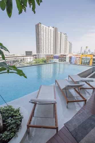 Near CBD+100 meters to BTS+High Floor+Big shopping mall