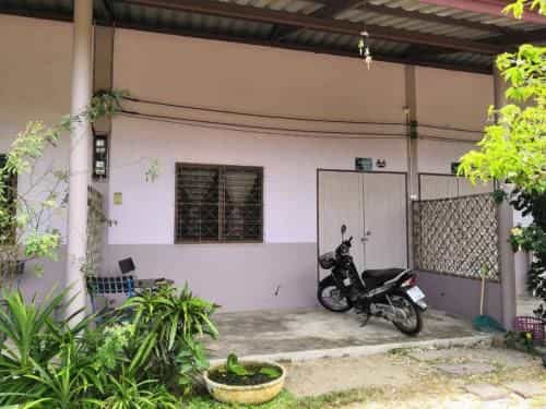 Reuan Chompoo Homestay