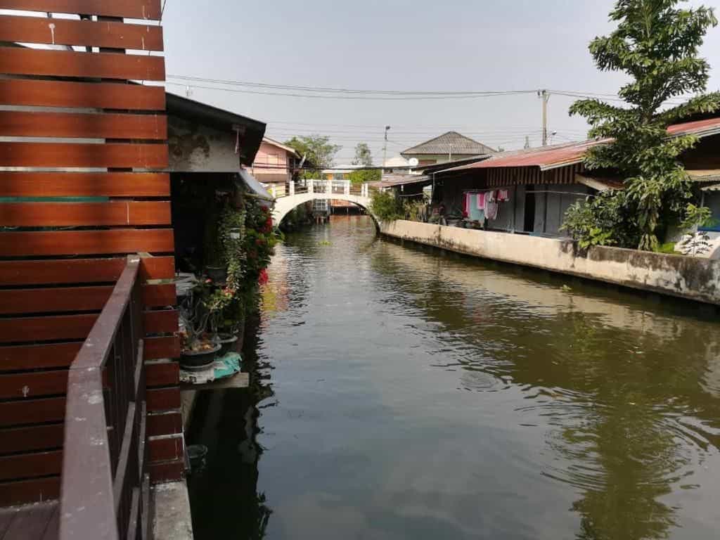 เอมส์เทลส์ คาแนล บูทิก เฮาส์
