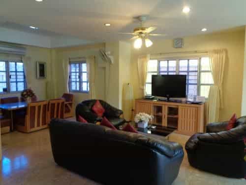 4 bedroom villa private pool central Pattaya 15 min away