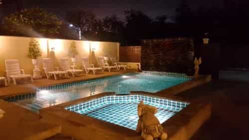 4 bedroom villa private pool central Pattaya 15 min away