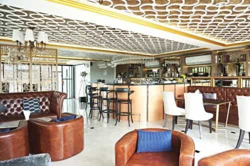 6-Ave Surin Apartment