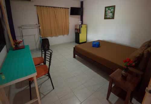 HOUSE OF TRAVELERS, PRIVATE ROOMS