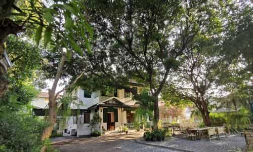 24 Samsen Heritage House