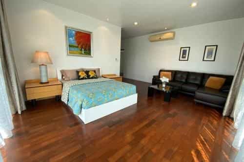 Charming 4 Bed/4 Bath Modern Villa Charming 4 Bed/4 Bath Modern Villa