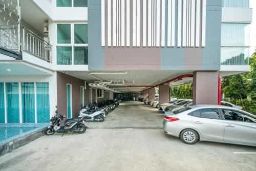 Ozone Kata -Great location, rooftop pool, convenient studio