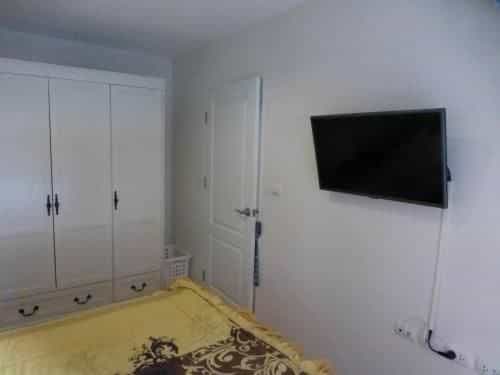 1 Double bedroom Apartment with Swimming pool security and high speed WiF