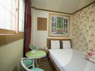 Goodstay Montblanc Motel