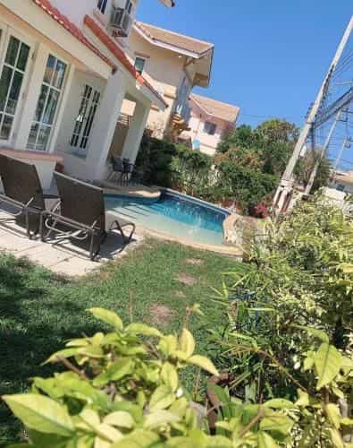 Net red punch card holy land single-family private swimming pool
