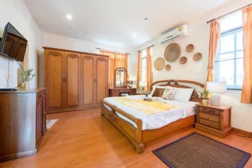 Jomtien Summertime by Fern