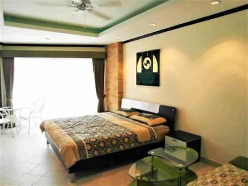 View Talay 1 with huge swimming pool! Pattaya