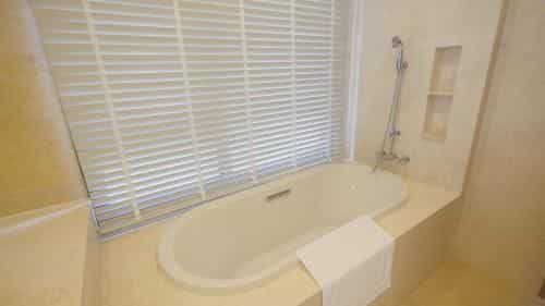 Luxury Oceanfront_pool access apartment