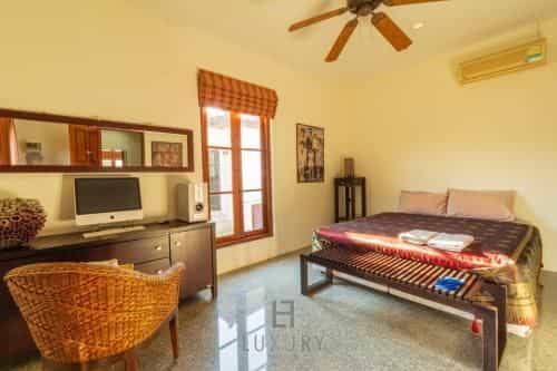 Beautiful 4 Bed Bali Style Villa, Great Location S4