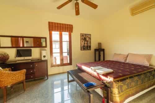Beautiful 4 Bed Bali Style Villa, Great Location S4