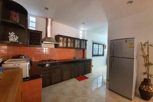 Pool Guest House in Patak Villa
