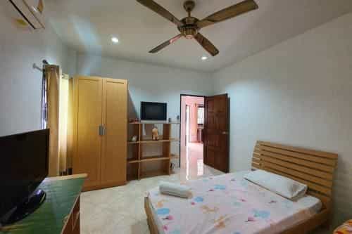 Pool Guest House in Patak Villa