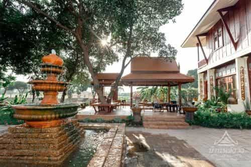 บ้านหลังวัง บ้านหลังวัง
